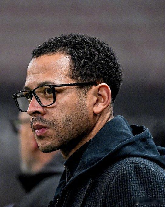 【新生代】天空体育：没有意外情况的话，白学堡主教练罗塞尼尔（Liam Rosen