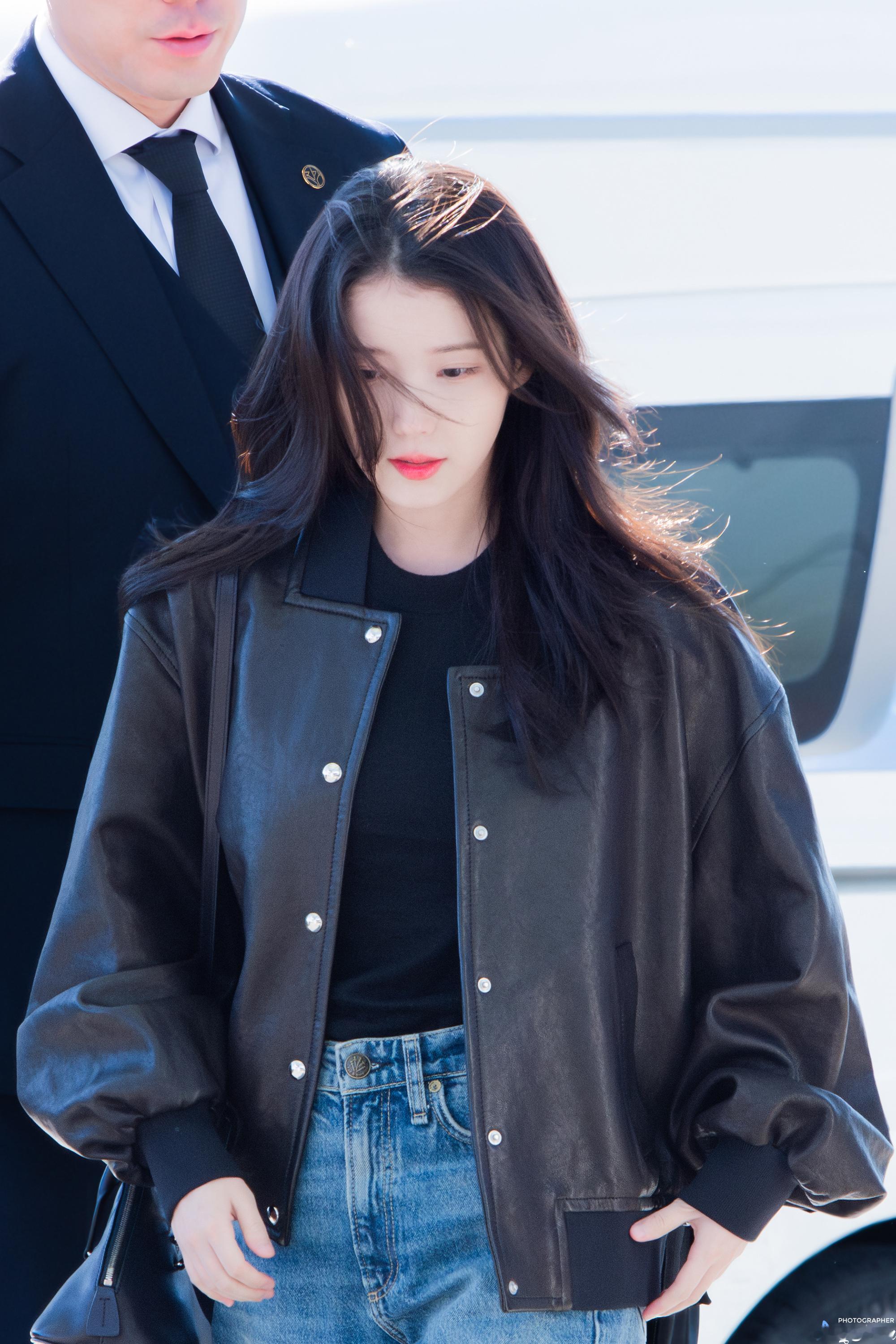 IU  🌸IU出道十七周年快乐 251205 IU仁川机场高清饭拍cr.Jon