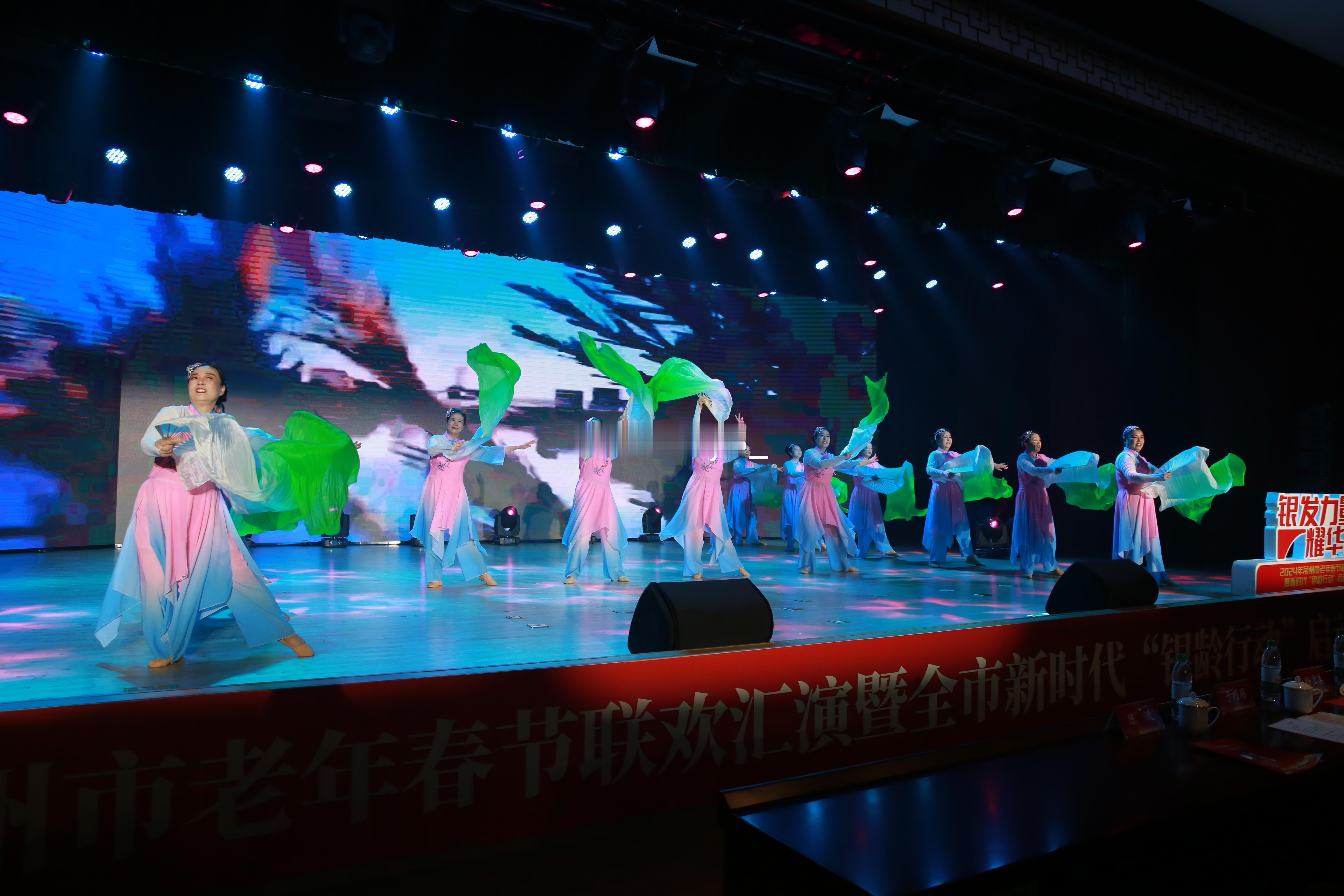 常州[超话]   总有发光的地方📸♥️常州市老年春节联欢汇演暨全市新时代“银龄
