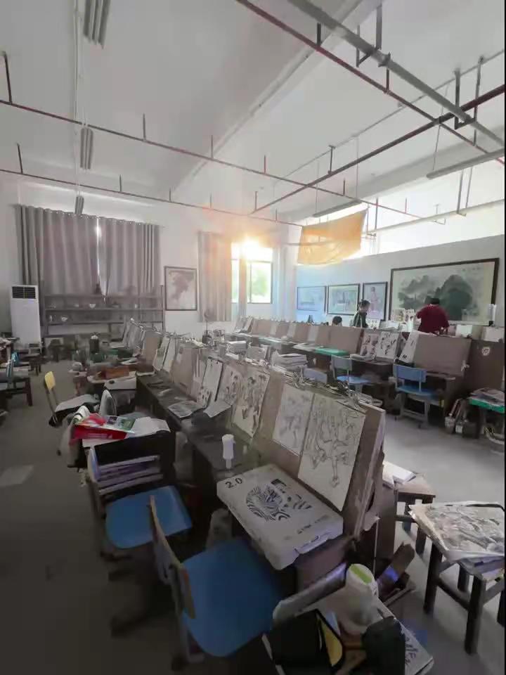 后来我才知道学艺术根本不是什么捷径 是怎么也学不会的透视 是怎么都找不到的黑白灰