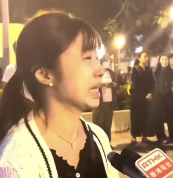 好心酸，
好想抱抱她
好不容易还完房贷，房子老了，又要花钱维修，集资维修吧，没想