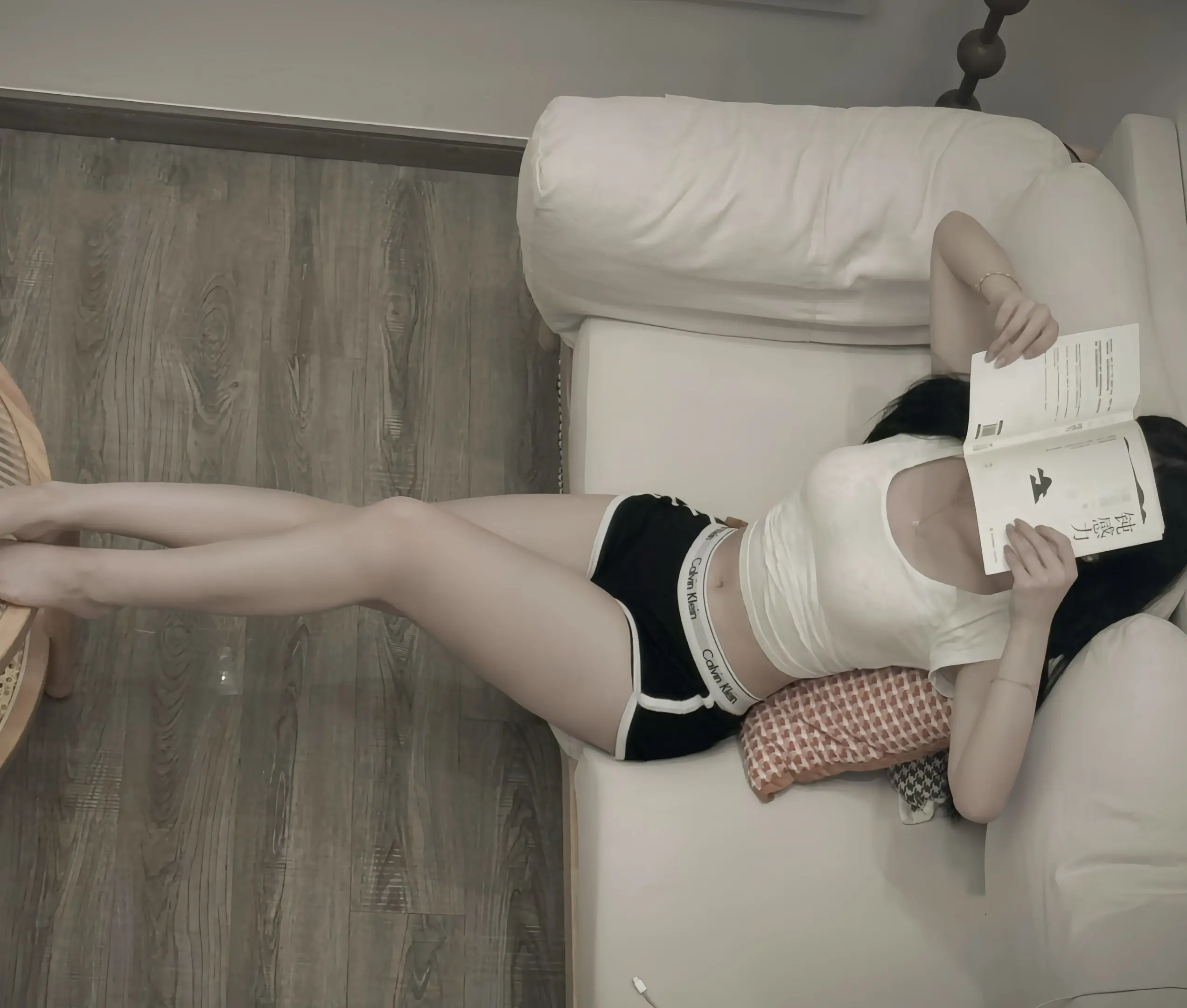 即使我打扮的再精致而崭新 对你而言也只不过是一个旧人