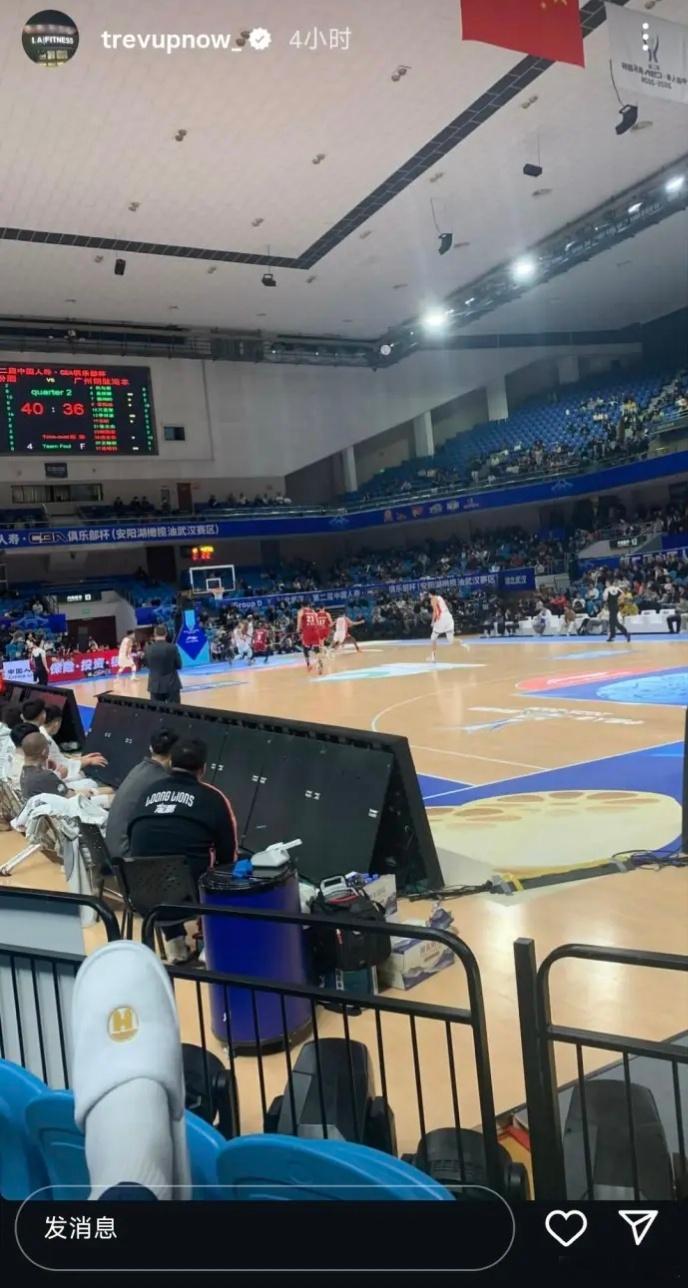 奎因今天也去了现场看俱乐部杯赛，估计已经迫不及待想上场了，明天迎来首秀，大家期待