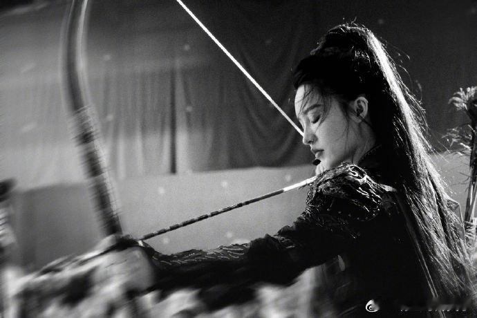 #李沁闭眸射箭图##李沁发了付一笑剧照#被李沁A到了！又飒又帅女将军的既视感！有