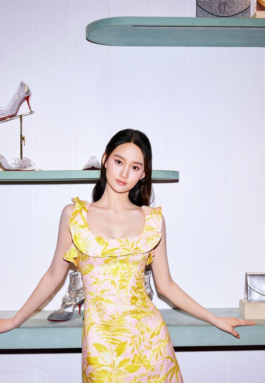 东方赫本夏梦，美得太惊艳

世上美女千千万，最美要数美人夏梦！见过她的人一眼沦陷