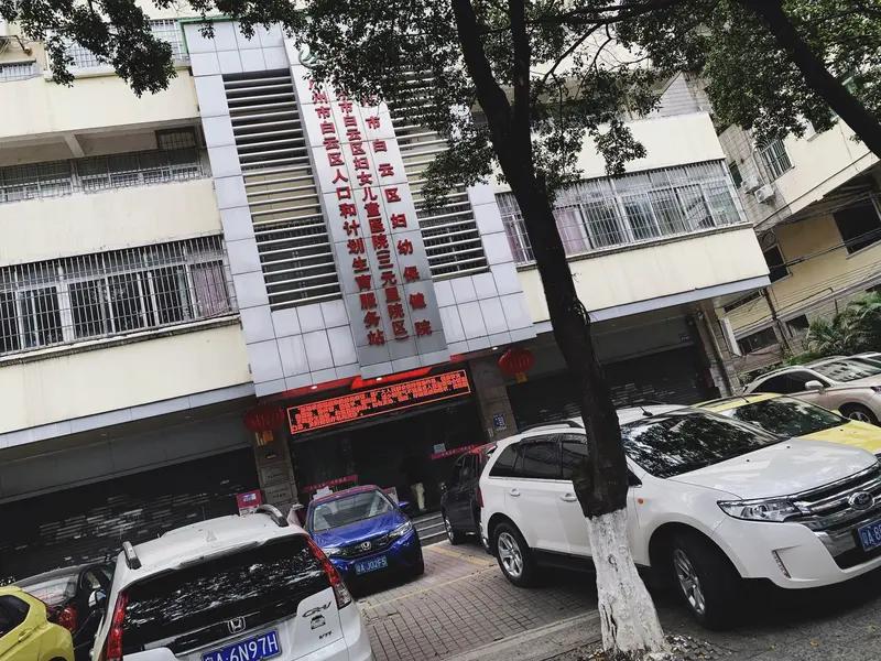 据悉，有一名男子在上班期间突发脑出血，家属选择拔管后该男子不幸死亡。人社局认定，