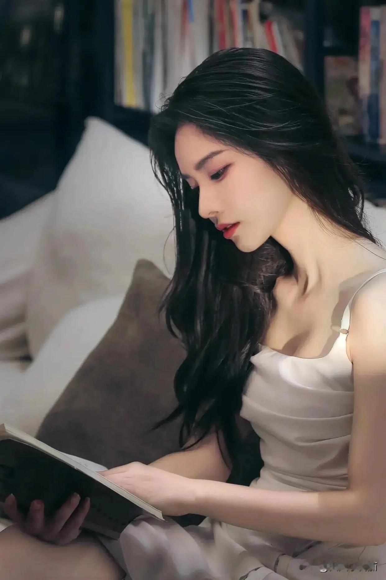 眼里有光
心中有暖
不慌不忙
自在从容
美女