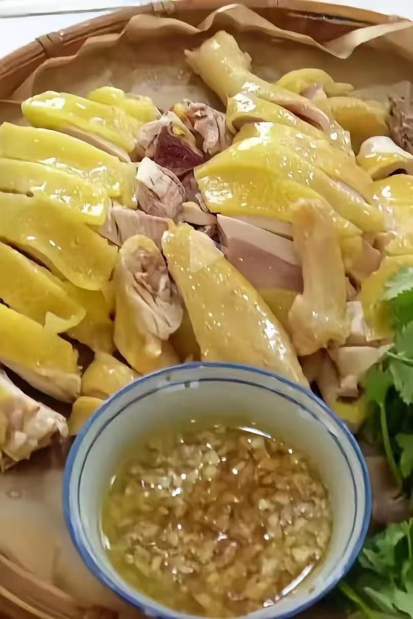 全红婵哥哥讲的话，基本每位老广都讲过。资本想洗脑我们吃速成鸡？不可能的，不是老鸡