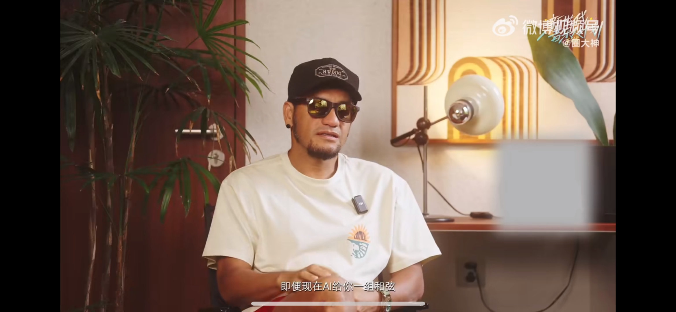 不肯变乖也不肯变老的张震岳 张震岳热爱极限运动，直面声音改变，在音乐上不断突破，