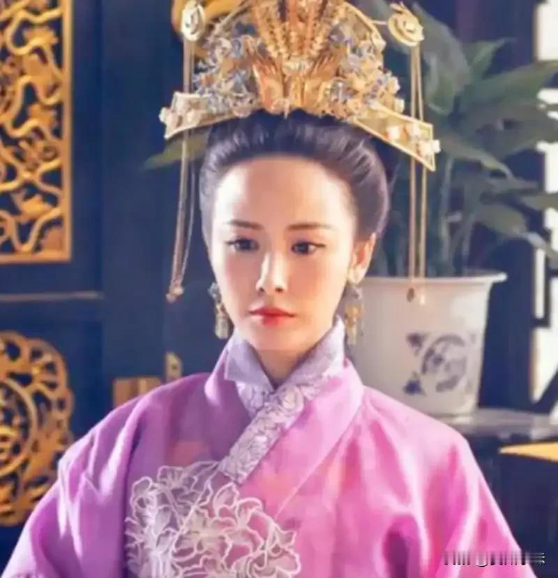 1450年，23岁的钱皇后看到明英宗归来，激动地扑了上去，谁知却被明英宗一把推开