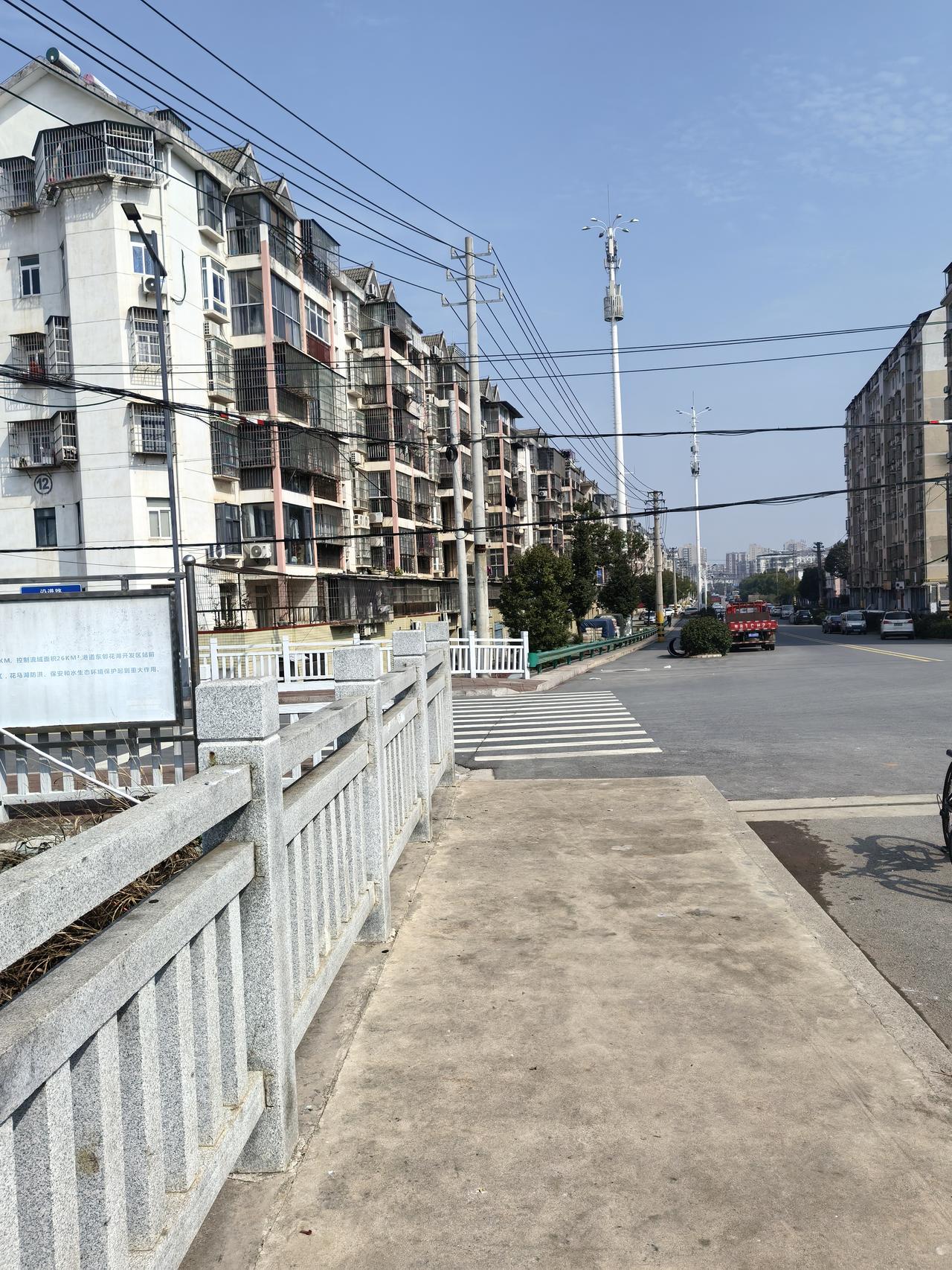 过年啦！“天南地北大拜年”这传统太有魅力。以前，人们走亲访友，面对面拜年，送吉祥