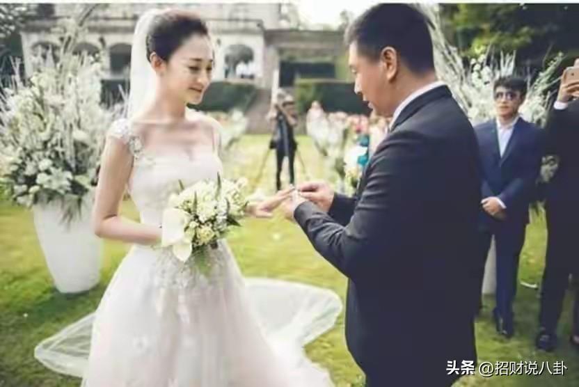 李小冉官宣离婚，去年已经离了，这是我没有想到的，毕竟她之前还辟谣，现在又官宣有点