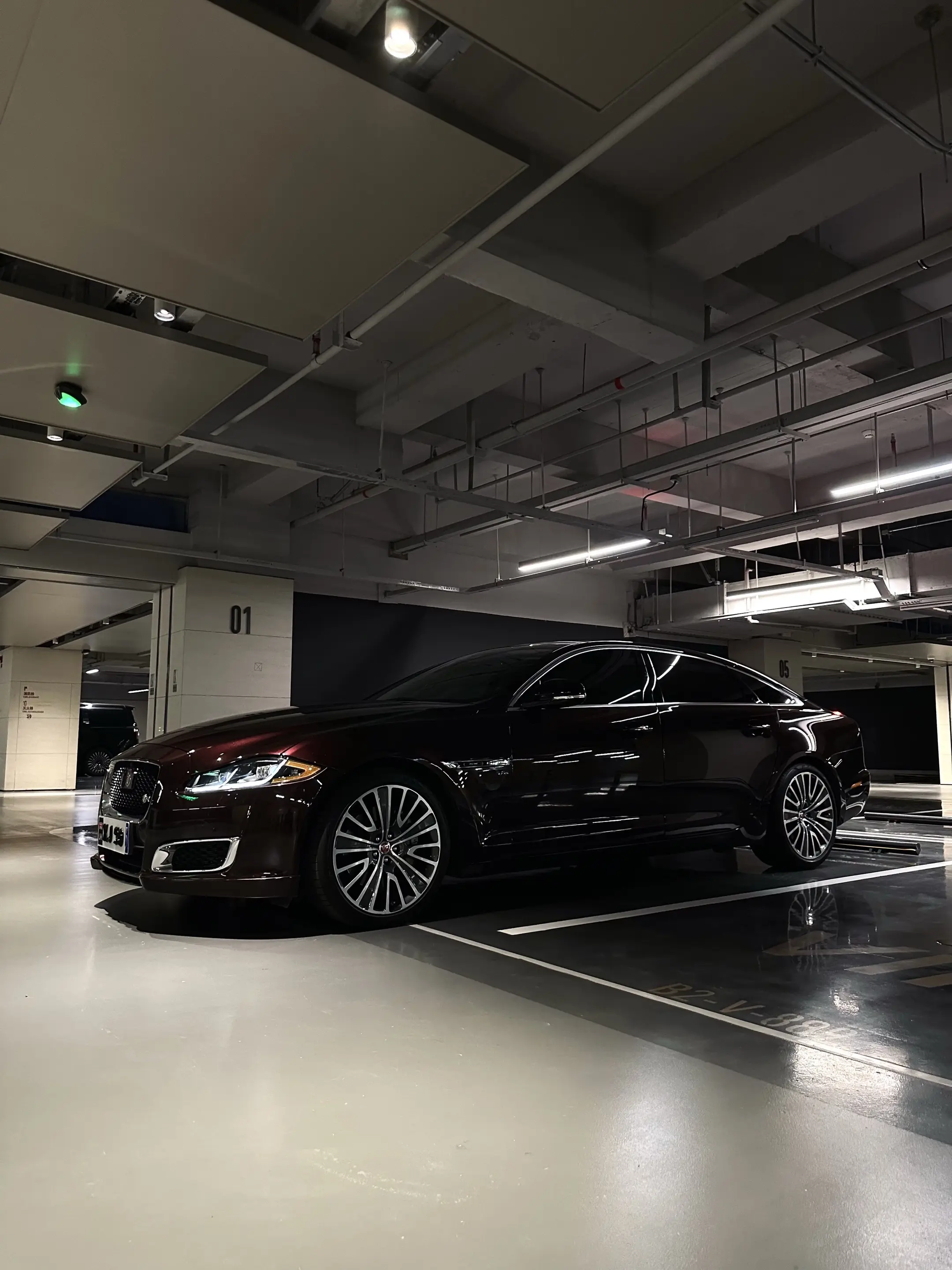 用线条征服时光，D级车设计典范。