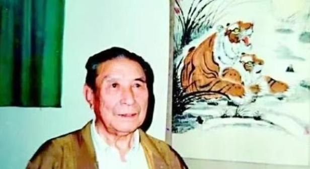 1939年，一地主将300名八路军接到家中休养，谁料八路军还没待一会，1200名