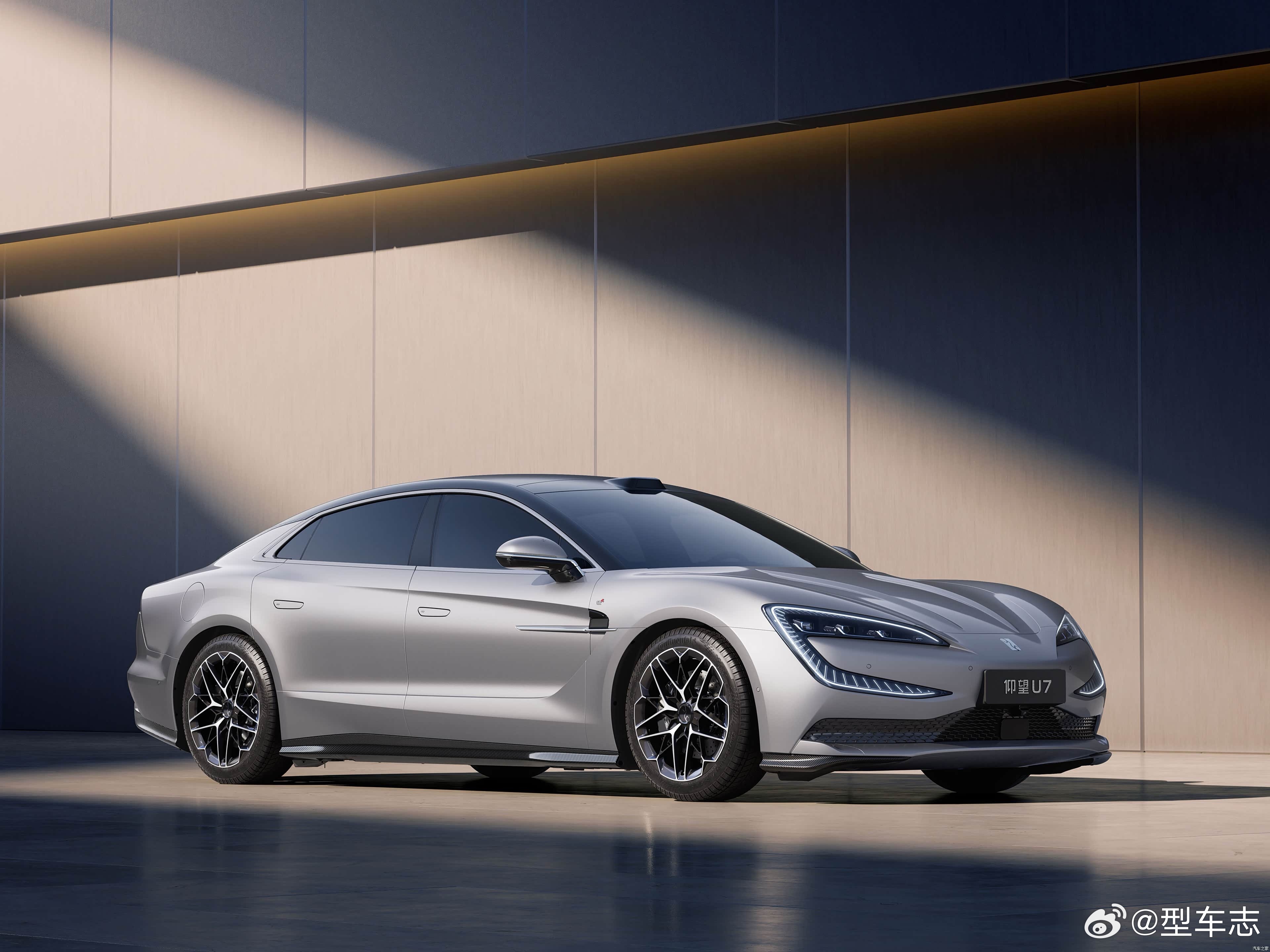 新款仰望U7首搭第二代刀片电池第二代刀片电池真正想打破的是电动车长期存在的“不可