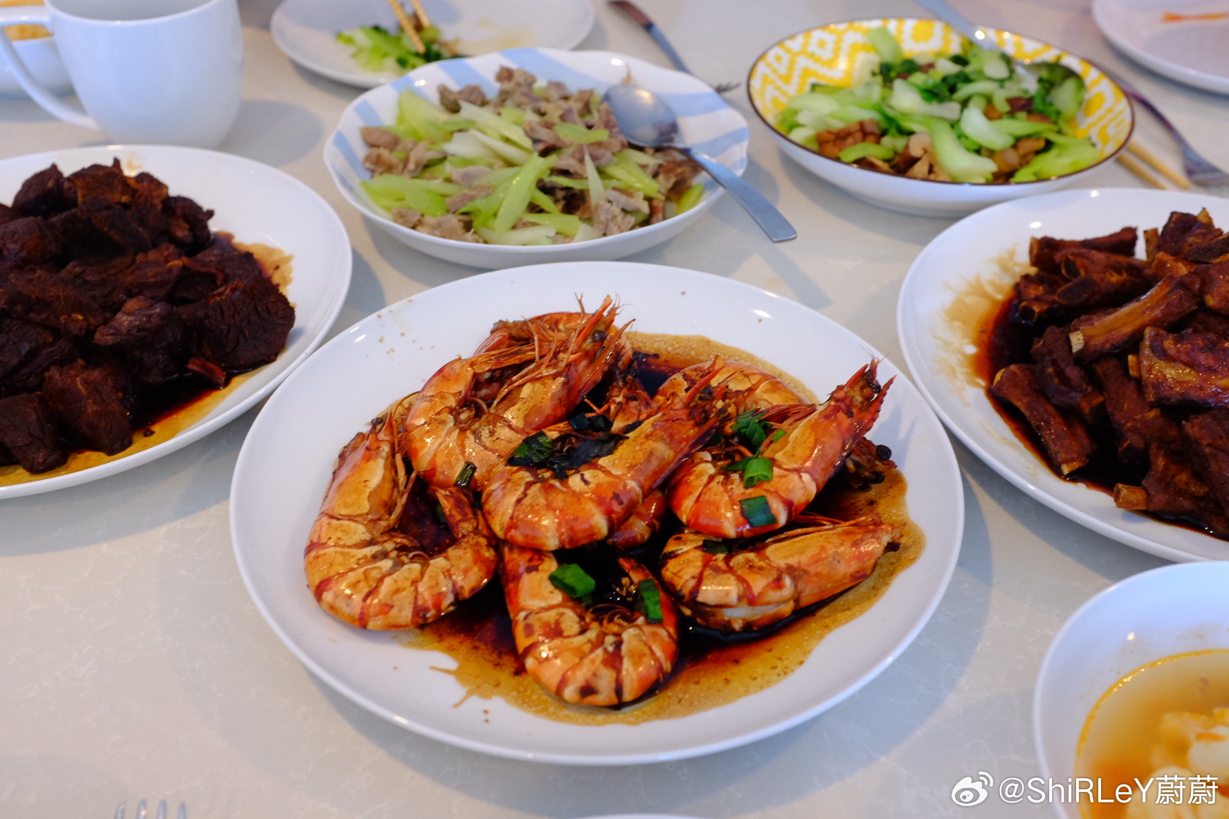 中午老妈烧的午餐，叫Alex和Michael一起来吃。我也是放开了吃，感觉很久没