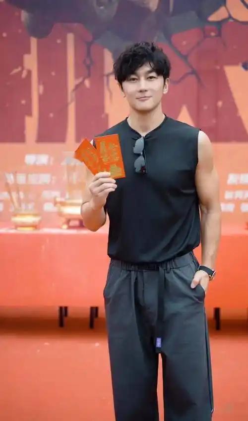 演员史元庭竟在无戏可拍时转型种地，竟赚得比陪爬泰山还多？100亩地究竟有何神奇？