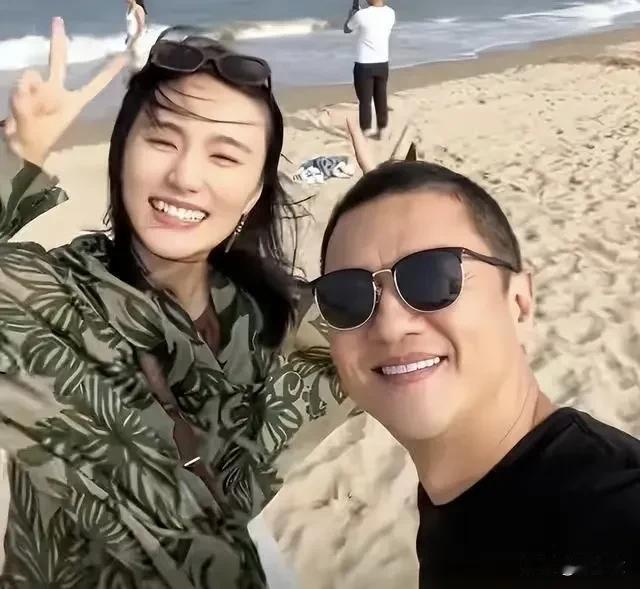 李亚鹏年轻时候有那种沉稳男人与少年感并存的男性魅力，所以女人们喜欢他。

而且他