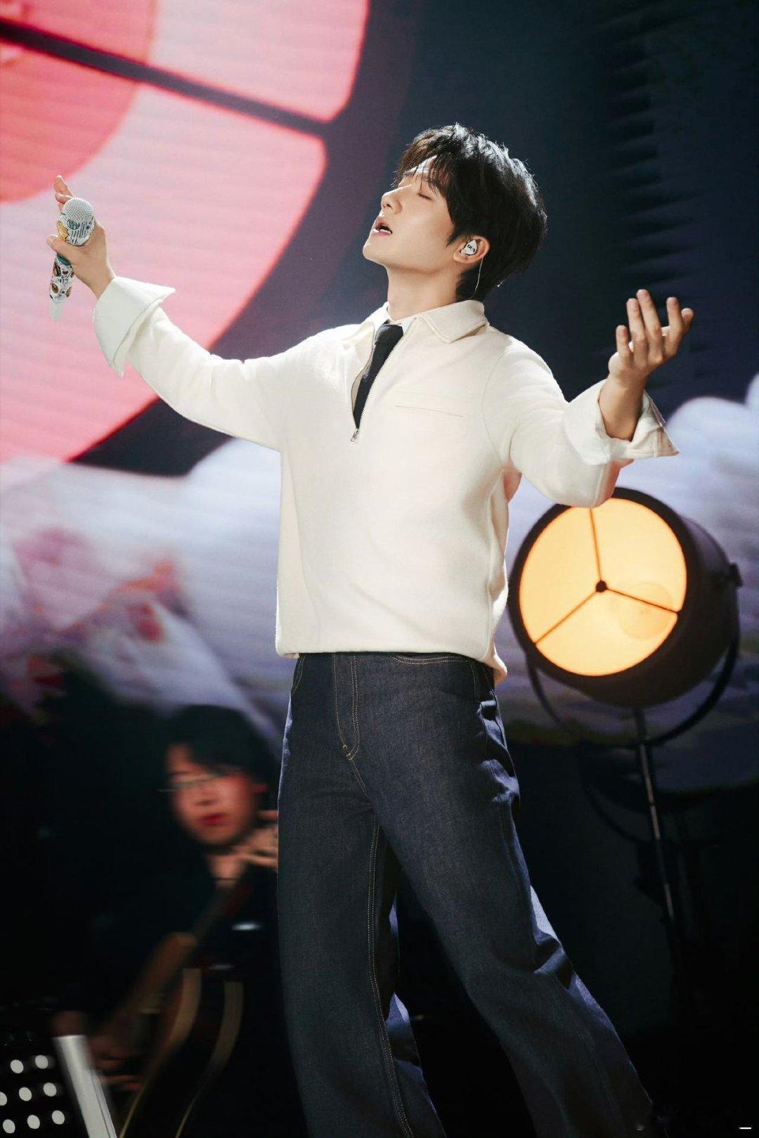 蒋敦豪直播 直播信息量好足，把演出从构想到落地的过程讲得特别清楚。感觉上了一堂免