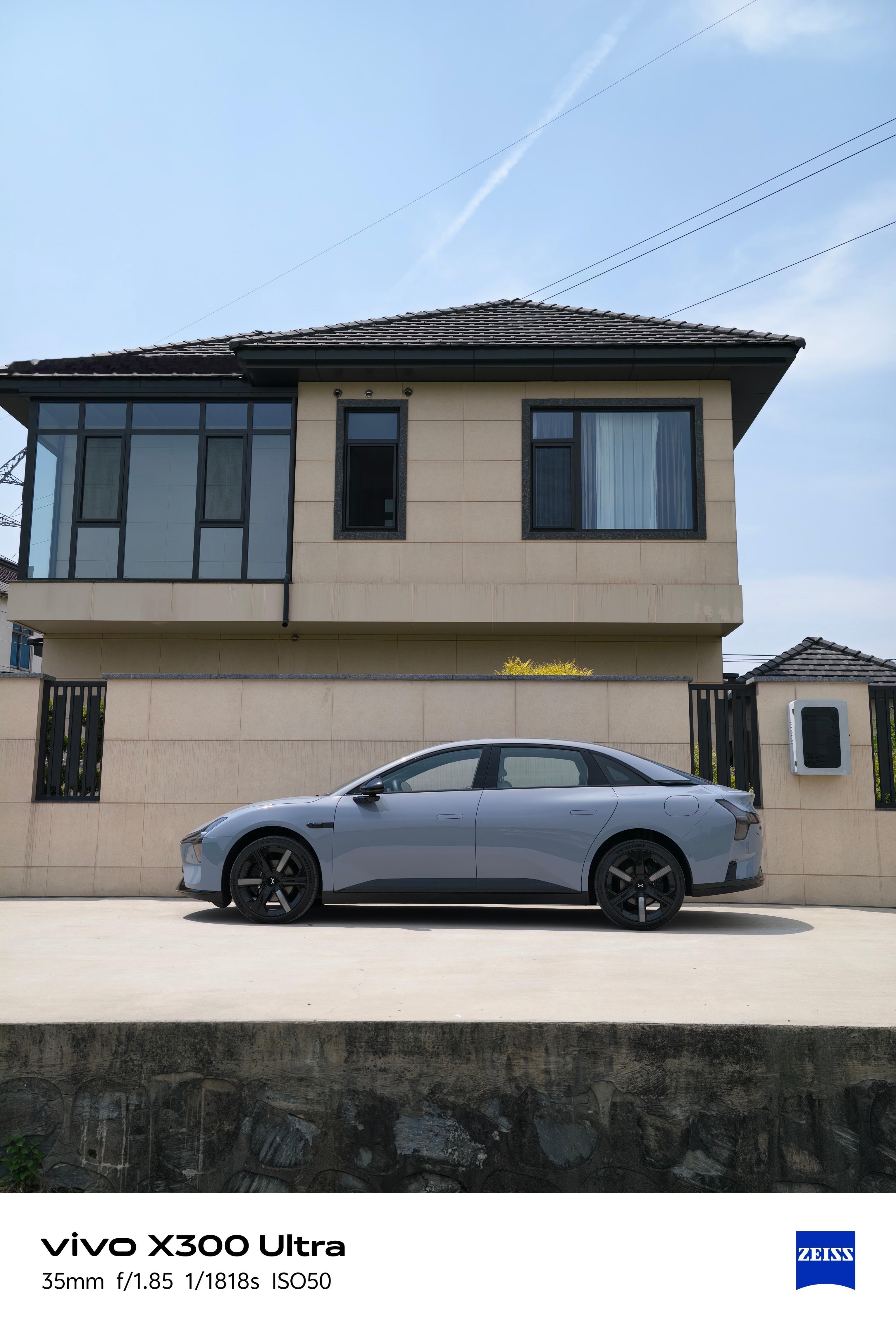 我妈把小鹏mona提回家两三天了，膜一张都没撕，这是知道我爱撕膜？