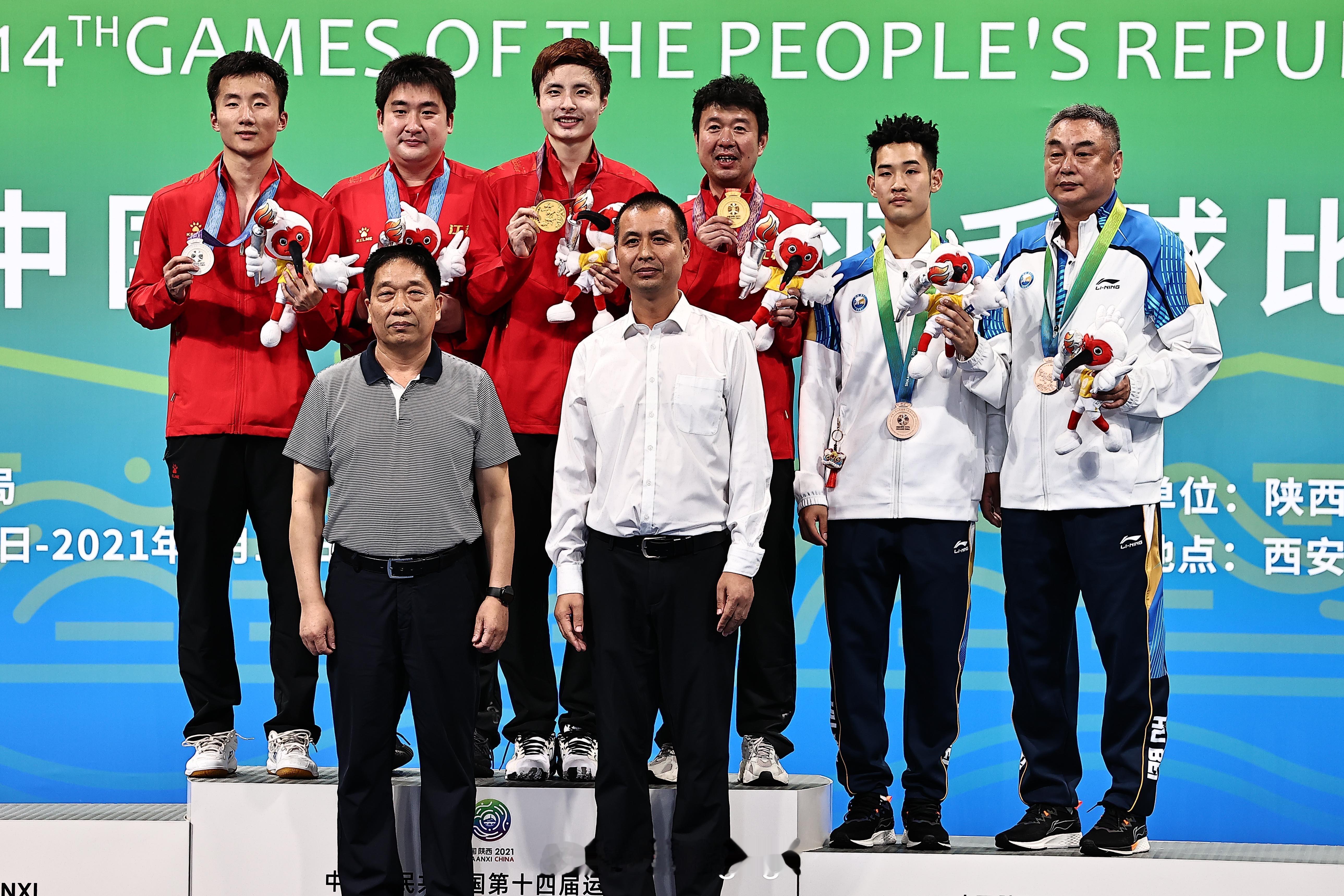 下周末全运会就开幕了羽毛球老照片 第十四届全运会🏸男单领奖台🏅石宇奇（江苏）