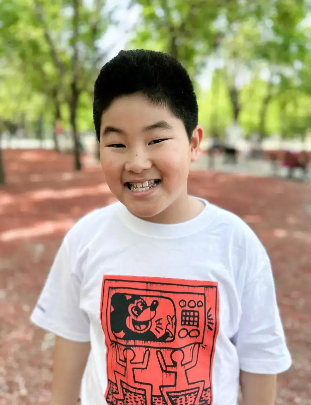 胡可沙溢的两个儿子，长得和小时候不一样了。

小时候他们老是打架，真的是打不完的