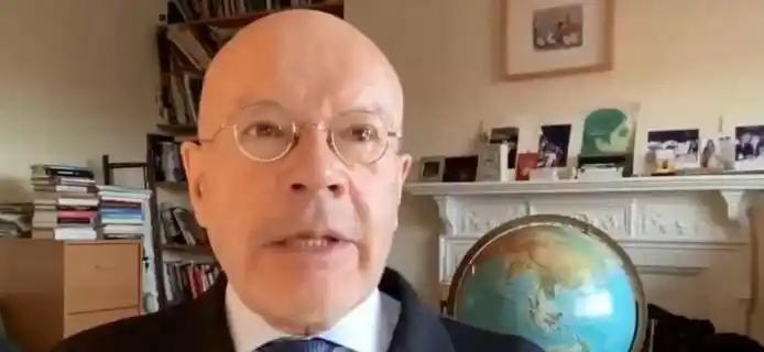 [微风]谁也不曾料到，一位年届八旬的英国老学者，竟突然抛出一番重磅言论，一针见血