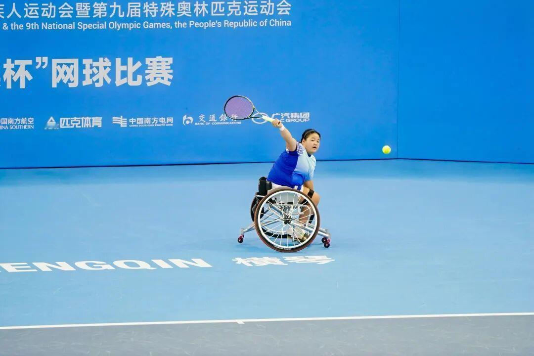 关注一下残特奥会网球比赛的最后冠军归属。我觉得这些运动员都超厉害！轮椅组女单：王