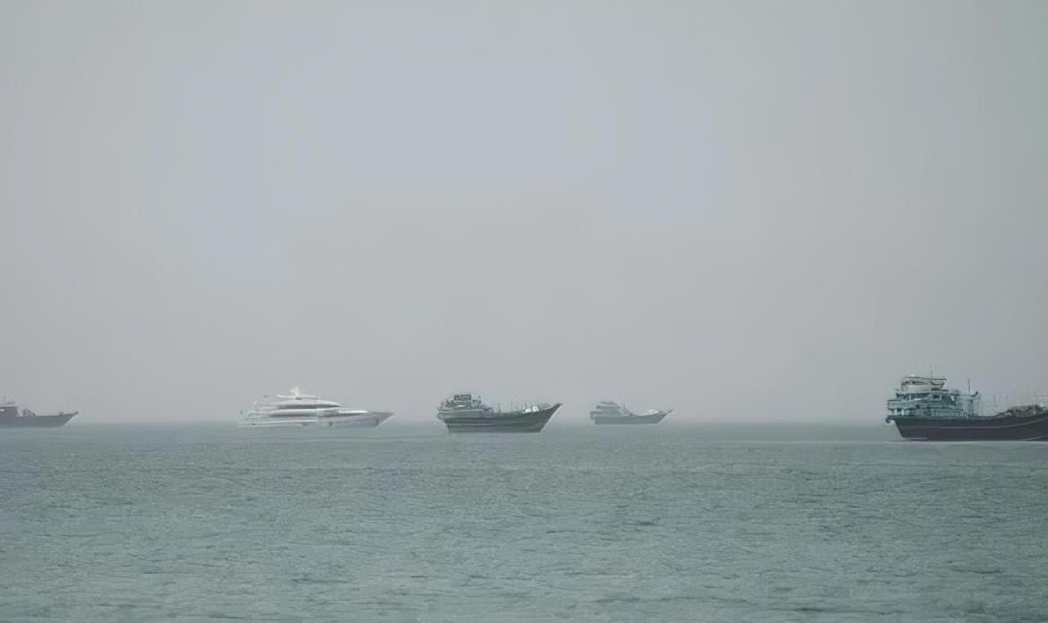 据报道，伊朗正寻求在战争后通过向霍尔木兹海峡的船舶收取安全、保障和环境服务费来赚