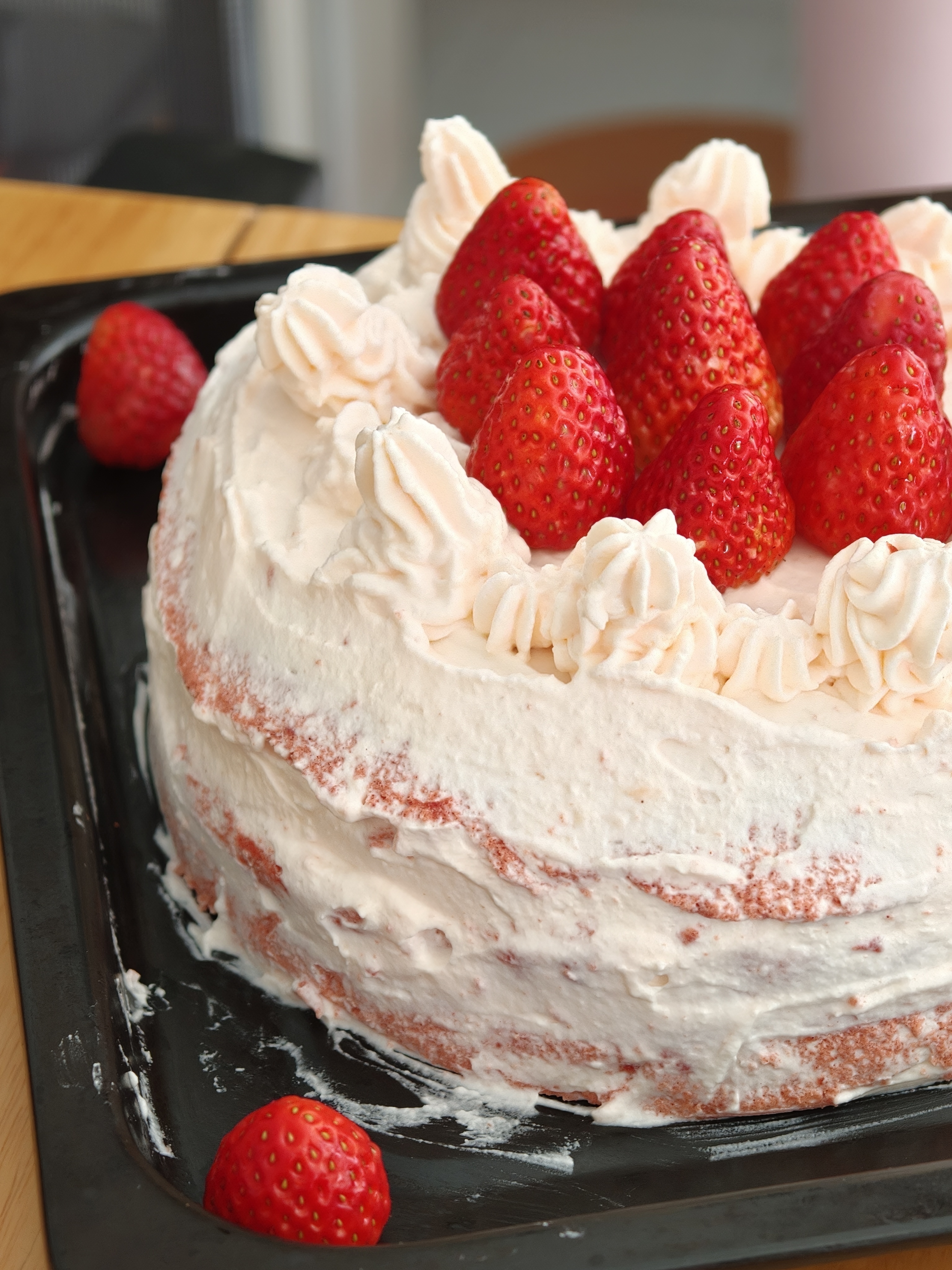 小朋友自己做了个蛋糕整个流程看下来，比他写作业认真多了 