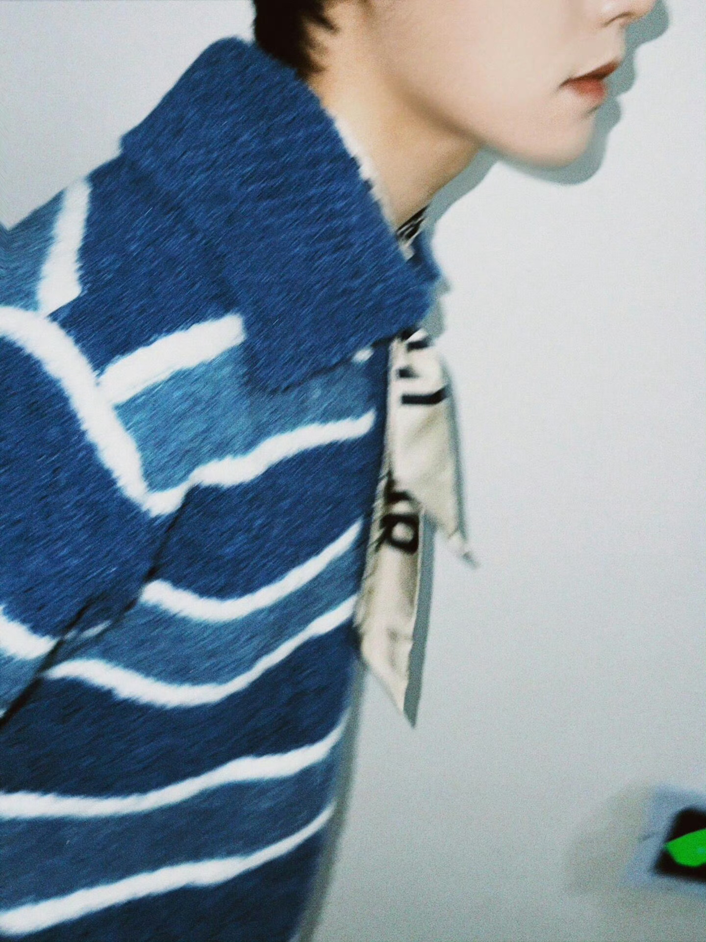 毛衣➕眼镜，还是太权威了对啦！秋冬注意好保暖哦，多喝热水 xyl