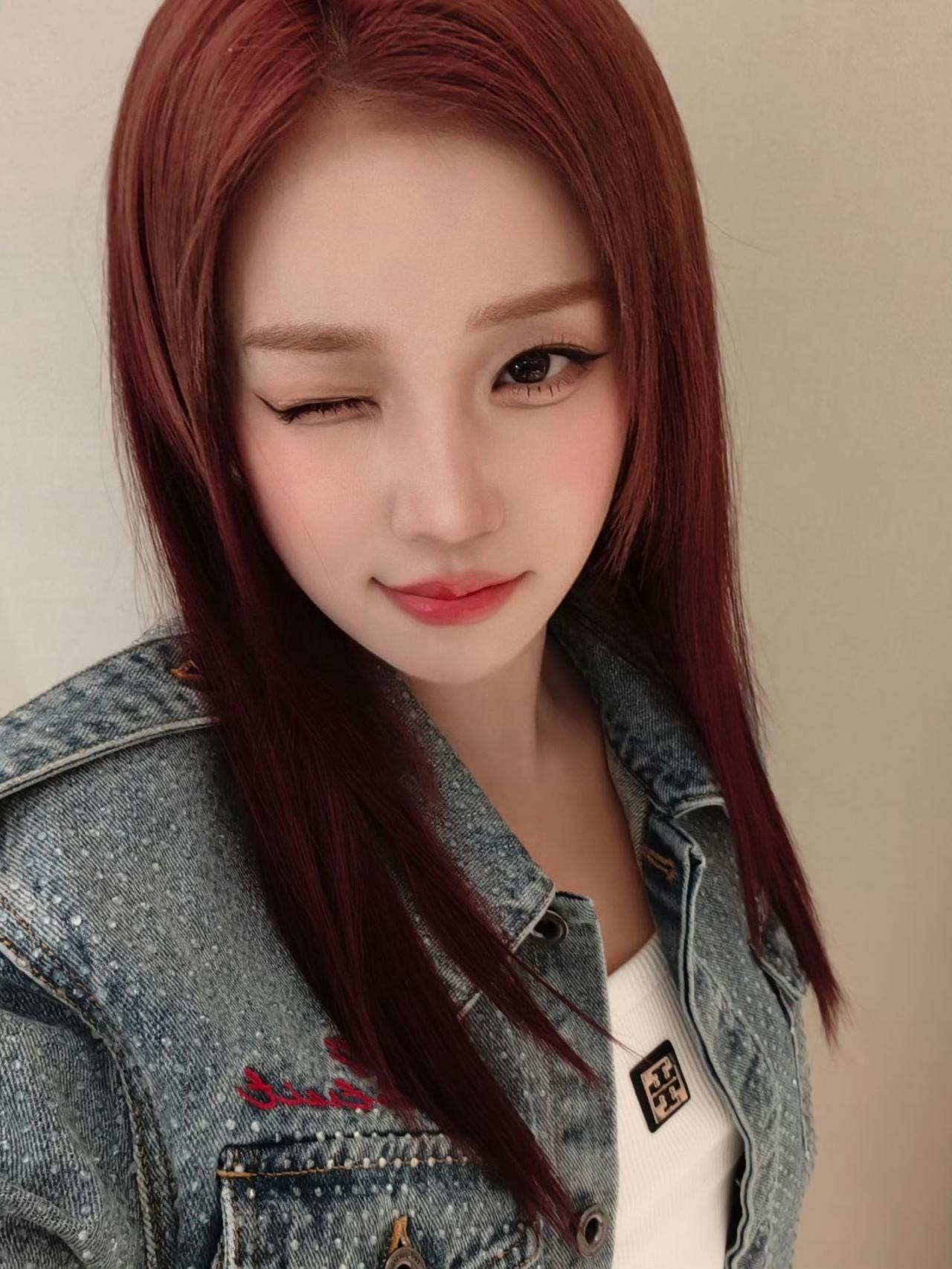 红发的雨琦[飞吻]
宋雨琦