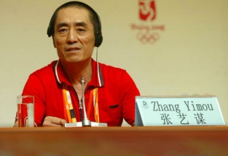 #双奥导演张艺谋又来了# 张艺谋是中国电影的领军人物，被誉为“第五代导演”的杰出