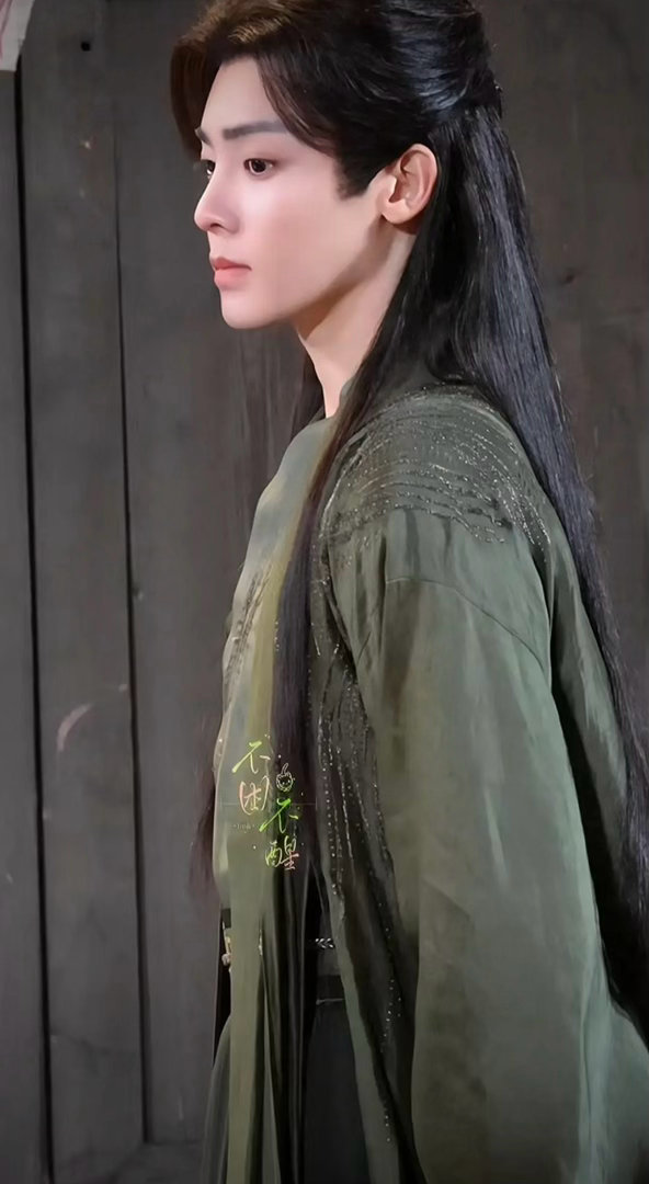 候明昊凌晨5点下班还饭撒这是侯明昊？看来这部剧要爆啊 