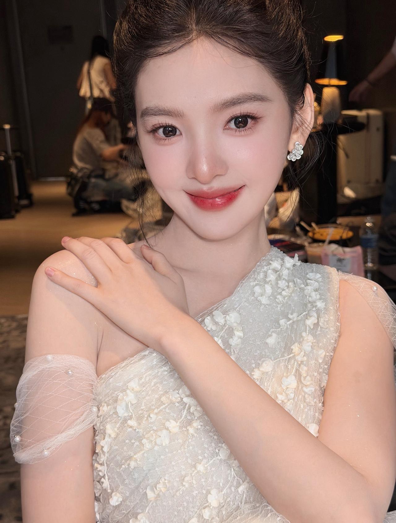 章若楠美得像一片雪花有人懂吗❄️

章若楠章若楠蓝调月光妆 ​​​