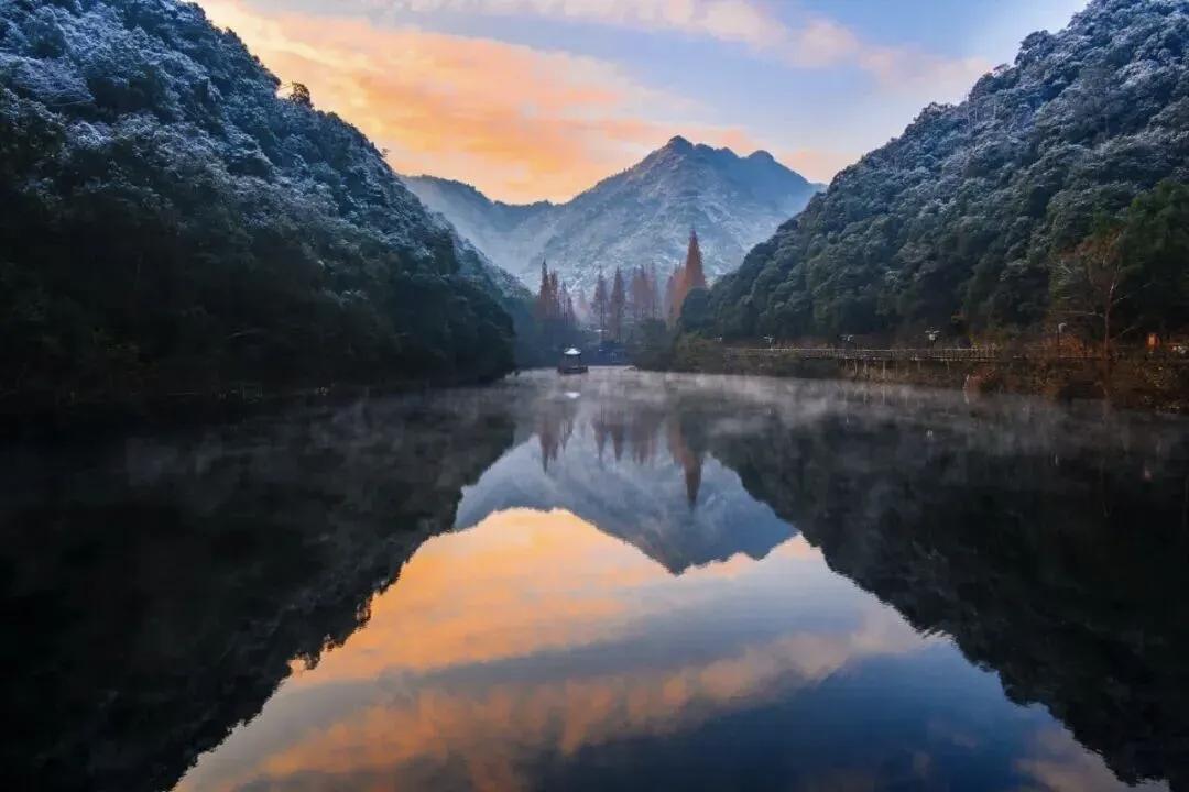 【能让自己强大的，不是外在的赞许，而是内心的丰盈；能让自己平静的，不是无欲与无求