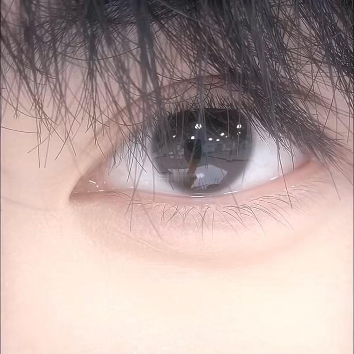 •看你眼睛有幸福的倒影 