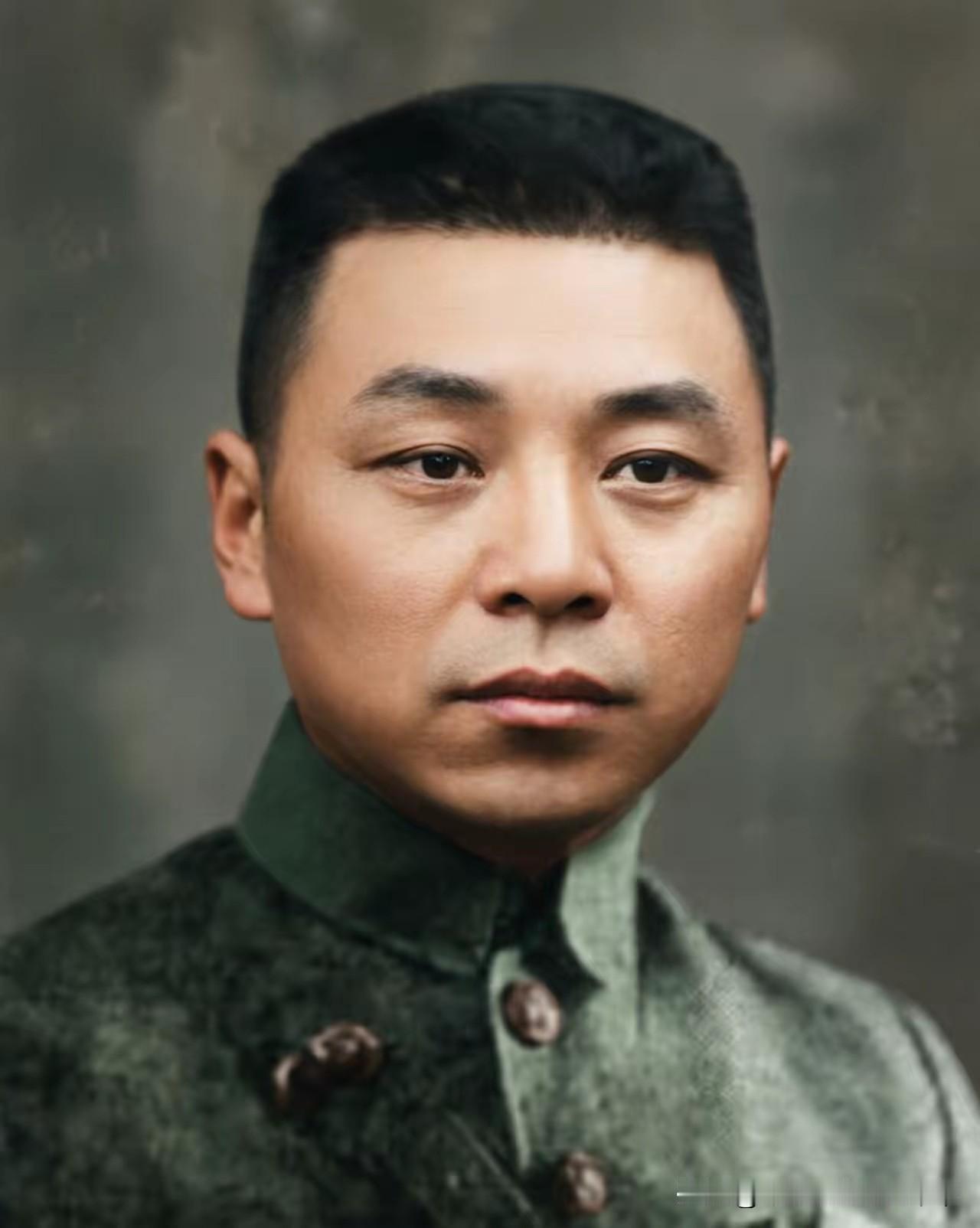 川军猛将傻儿师长原型范绍增
 
照片中的人物就是川军猛将范绍增，也就是大家熟知的