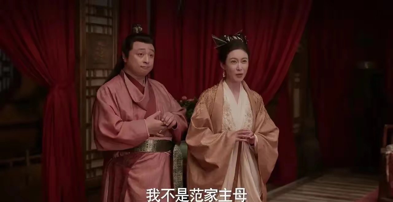 柳姨娘自己亲口说她不是范家当家主母，《庆余年2》那些说柳姨娘是续弦、说范思哲是嫡