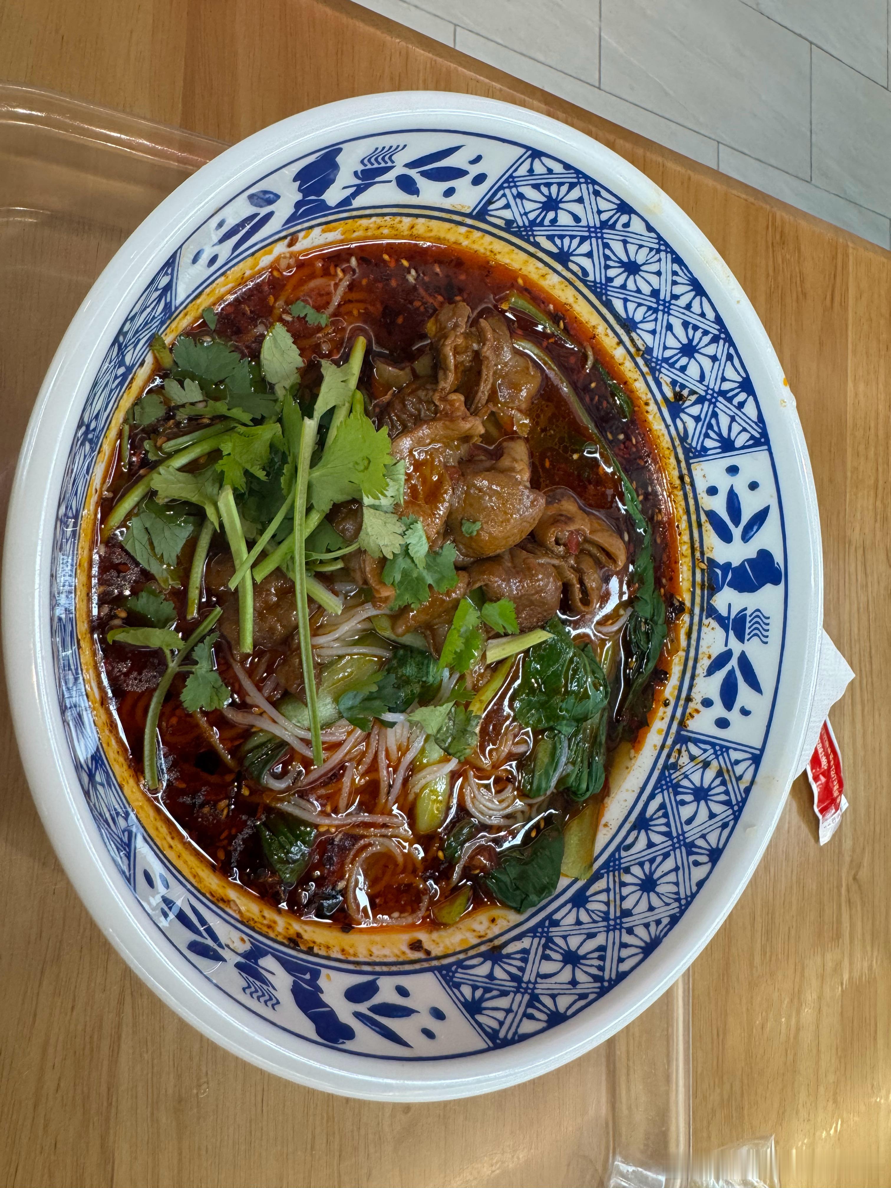 今天这个事情可太有意思了一堆人聊着说这次看媒体老师和KOC如何站队KOC不要代表