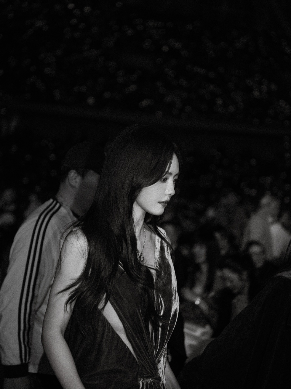 蔡文静陈丽君惺惺相惜的友谊蔡文静陈丽君的友情也太绝了！浪姐舞台搭舞超默契，红毯对