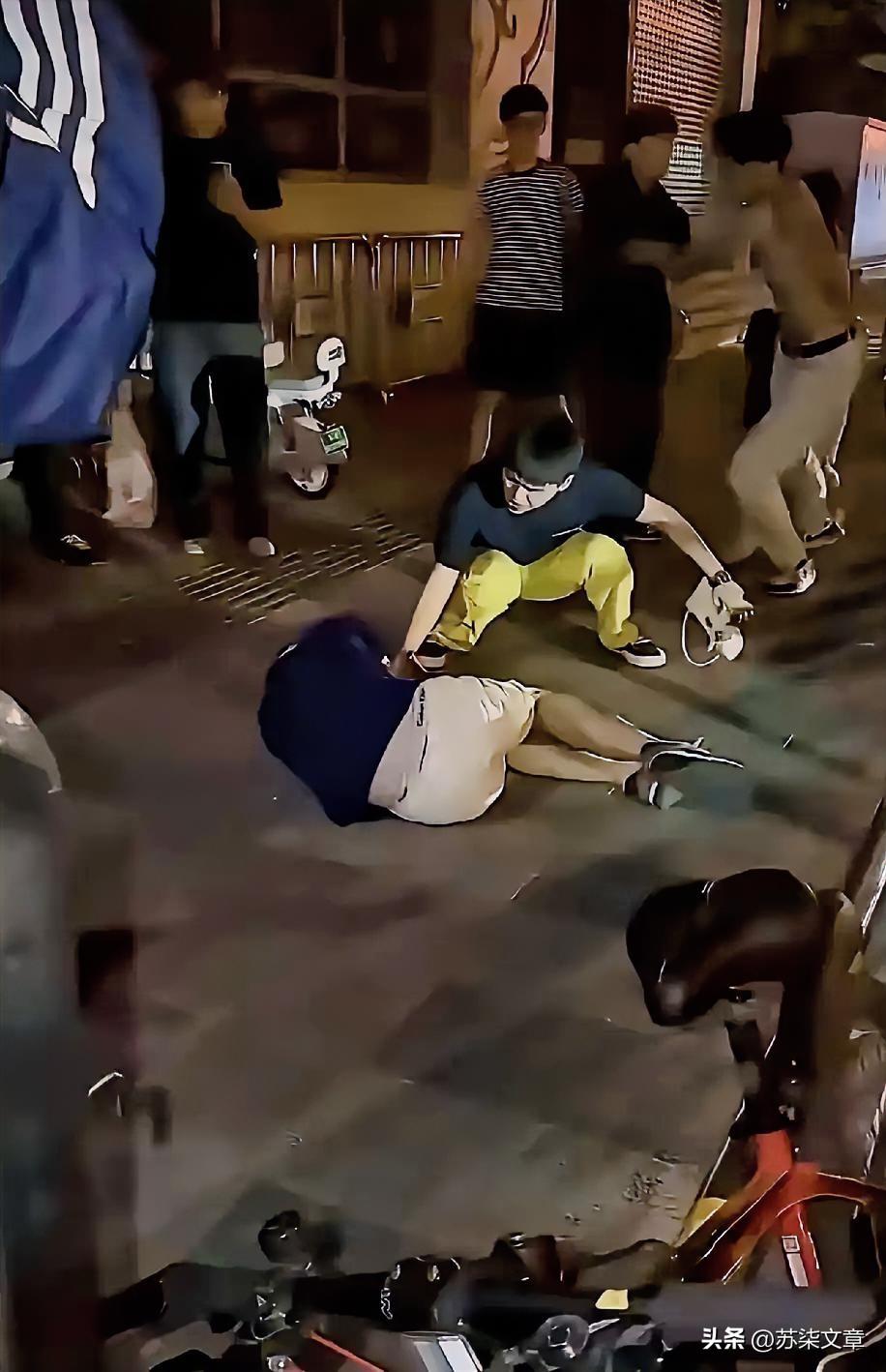 无语至极。
徐州不发生这事还真没在意。
江苏师范大学也不知道是一本还是二本的大学