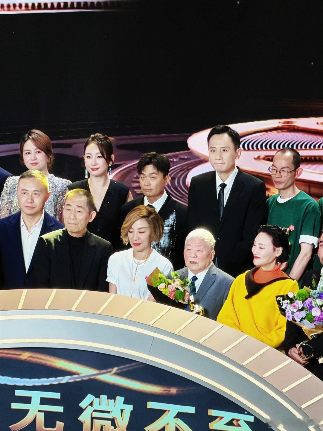 王宝强年度号召力影人 深耕影视行业多年，用心演绎每一个角色，凭借扎实的实力收获大