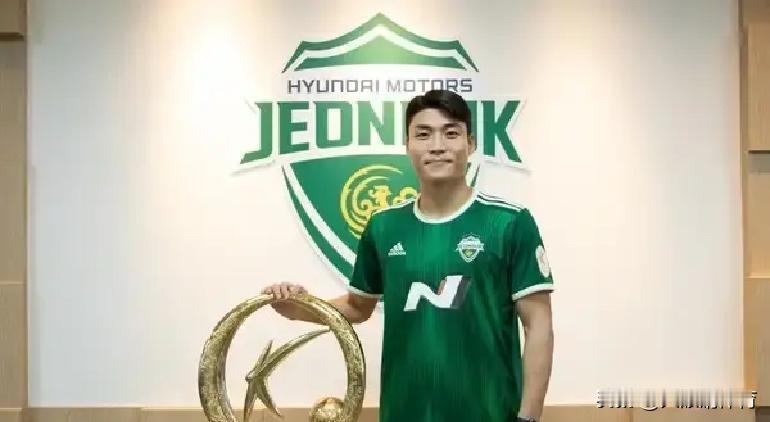 韩国足协拦不住他。
全北现代也留不住他。28岁的国家队主力铁闸，下周就穿上浙江队