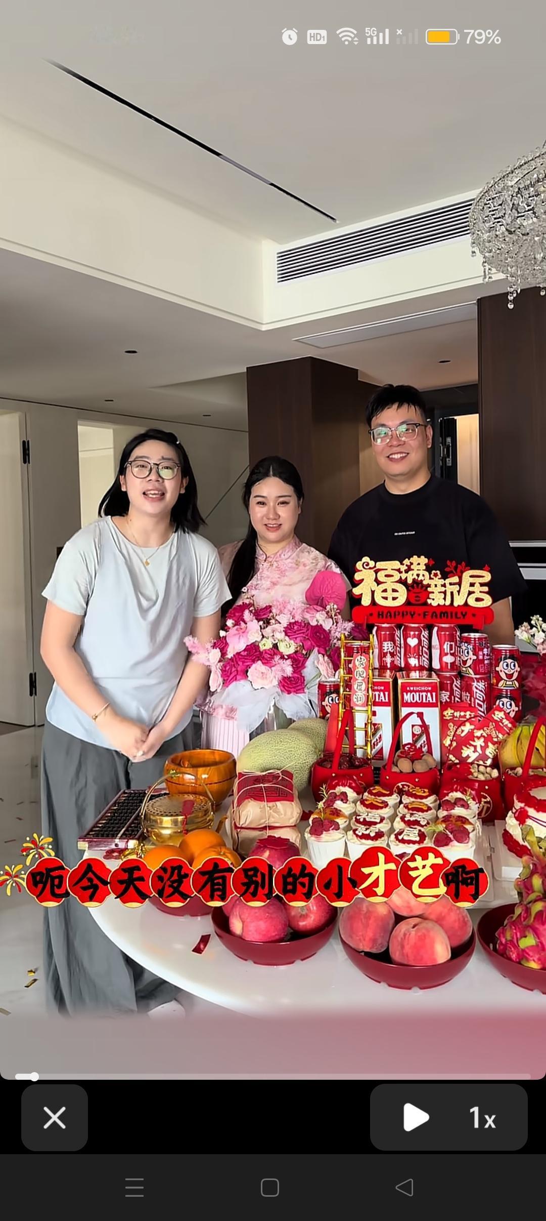 大嫂一脸福相啊！😍
这种脸型饱满的，看上去舒服！


人家大嫂积德行善，对小姑