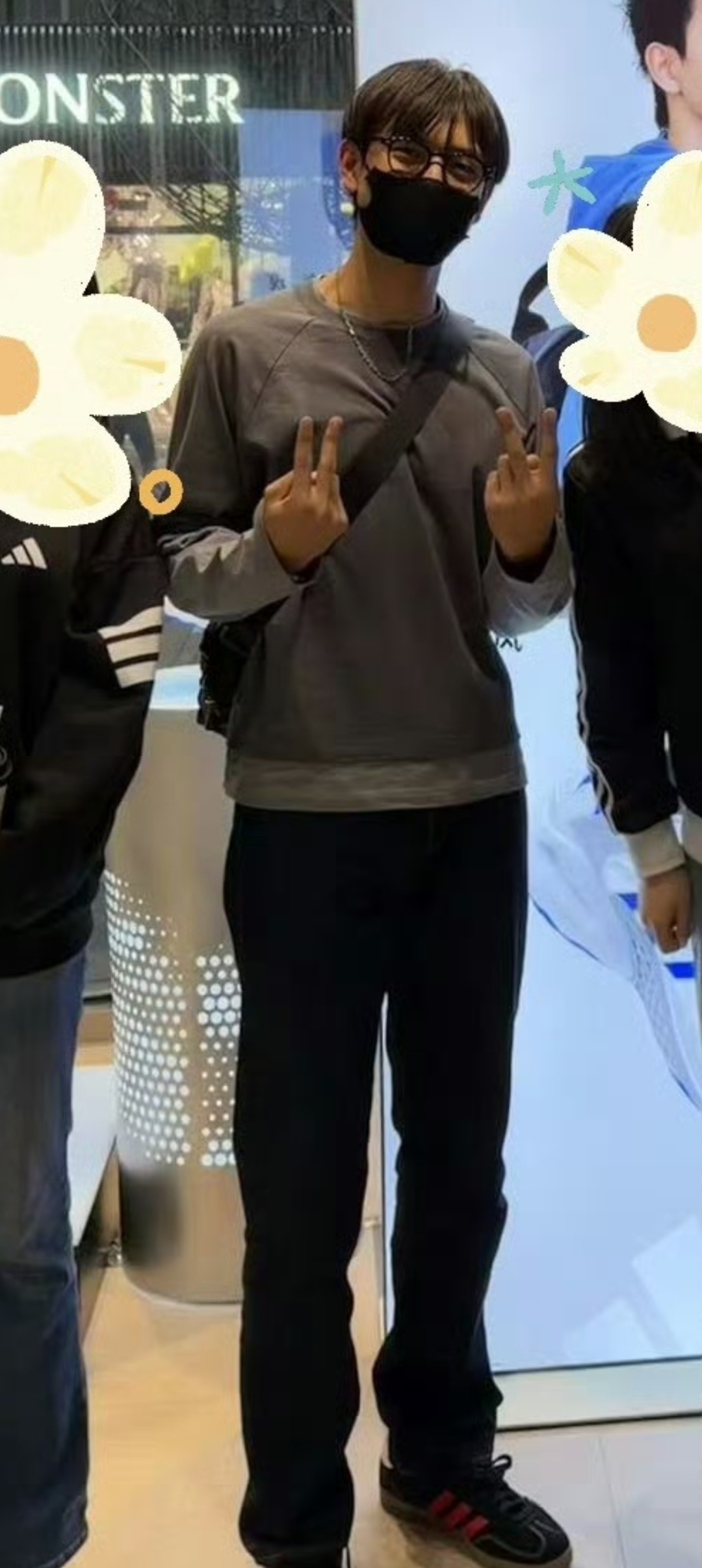 头发好长了，应该也是在等定妆 