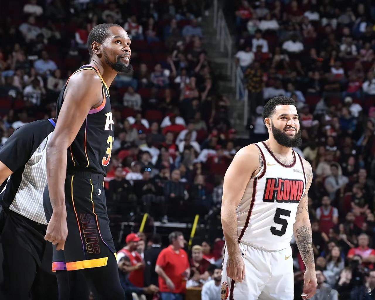 杜兰特，你需要我！火箭后卫范弗里特在个人播客里聊到球队现状时说：“现在队里不少人