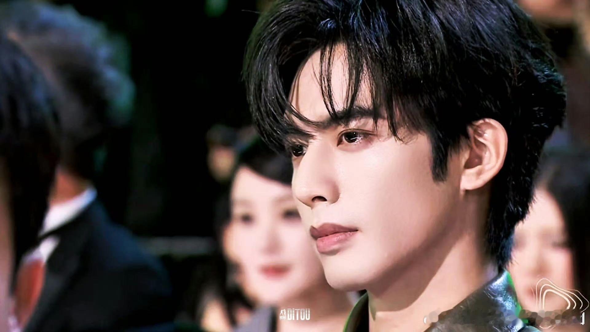 宋威龙好像单独开了滤镜 真的有种漫画主角的感觉呀！真的太帅了呀宋威龙，不愧是我心