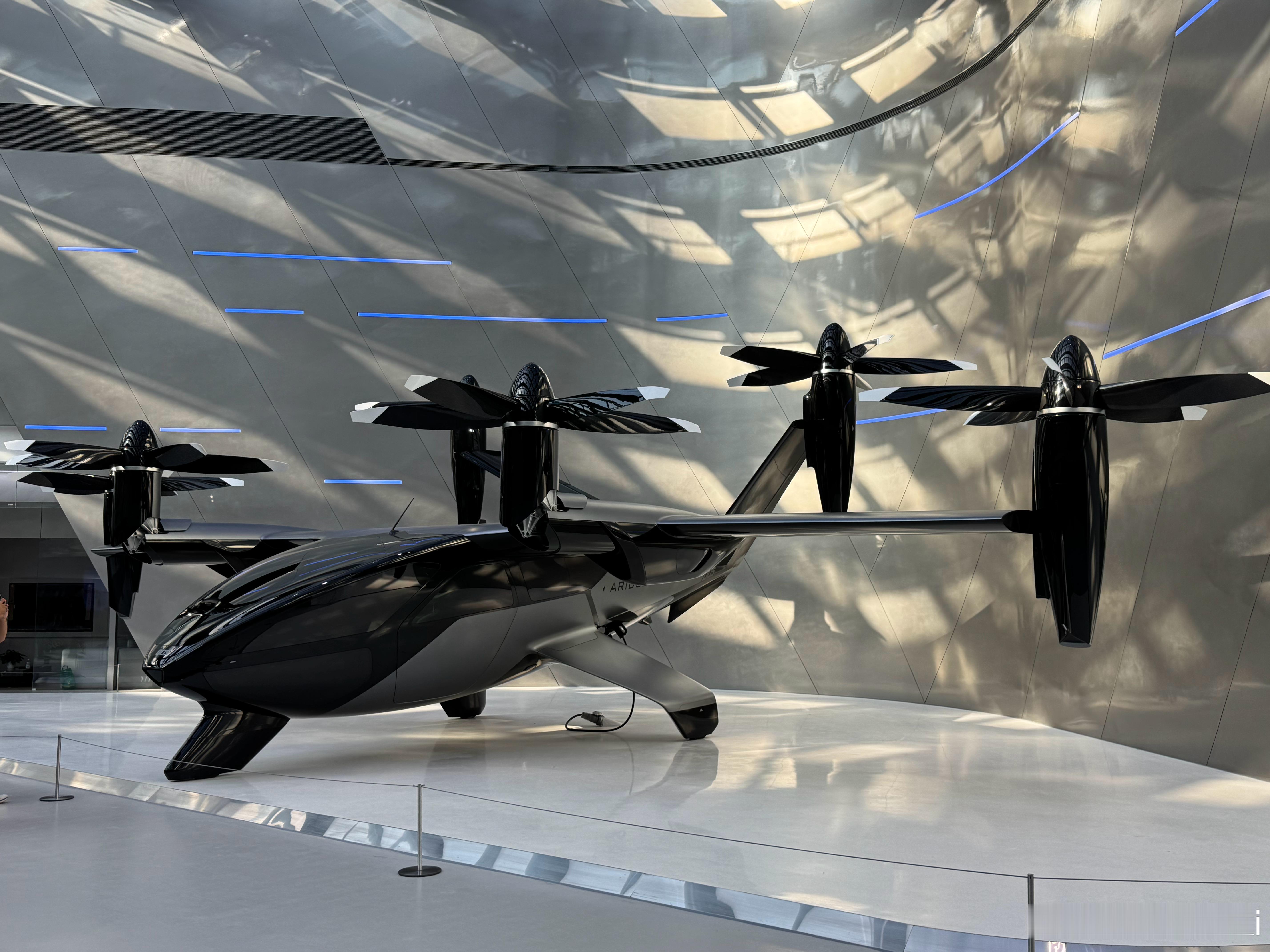 来小鹏总部参观了一下，科技发展的速度好像比我想象的要快啊，小鹏全新的飞行汽车A8