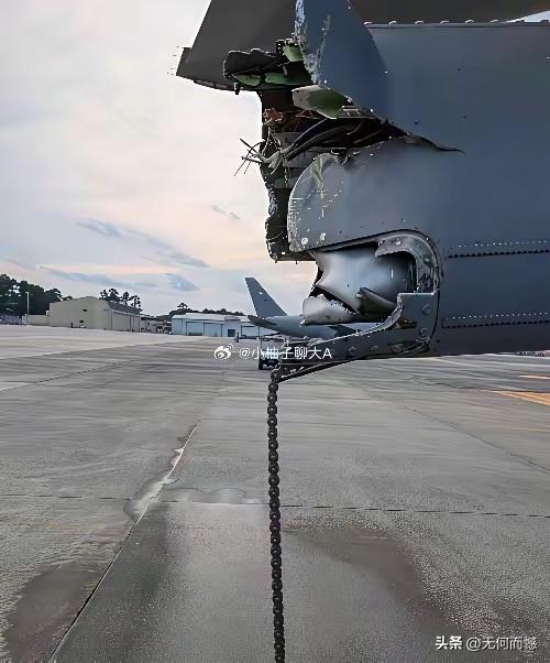 什么叫掉链子？这大概就叫掉链子吧，真有一条链子，从上面耷拉下来了！据说这就是美国